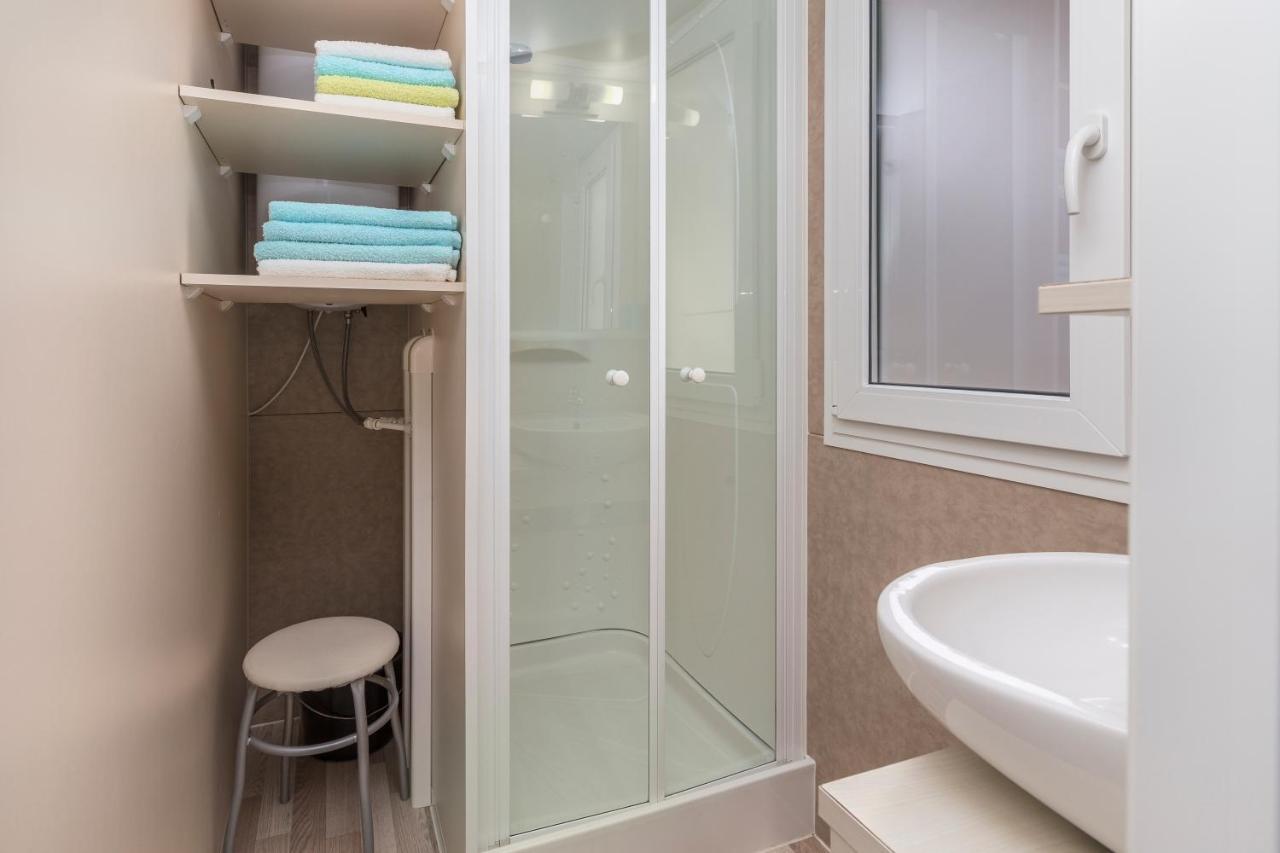 West Coast Mobilhome With Xxl Terrace Tar-Vabriga Luaran gambar