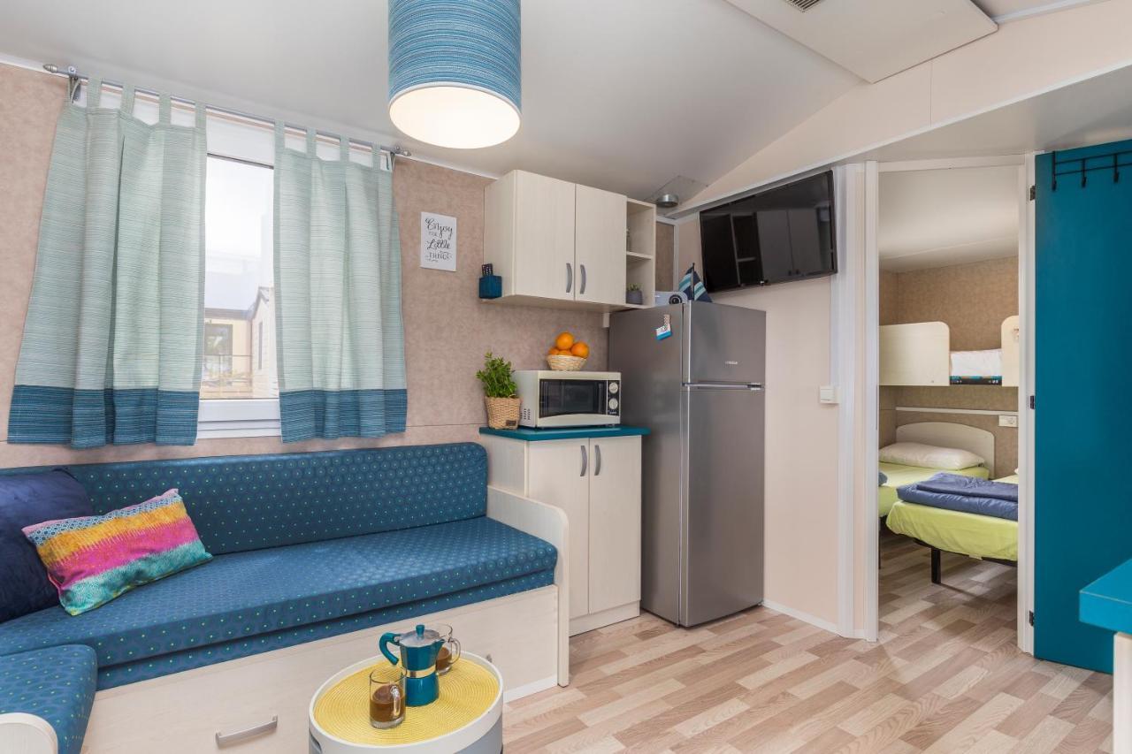 West Coast Mobilhome With Xxl Terrace Tar-Vabriga Luaran gambar
