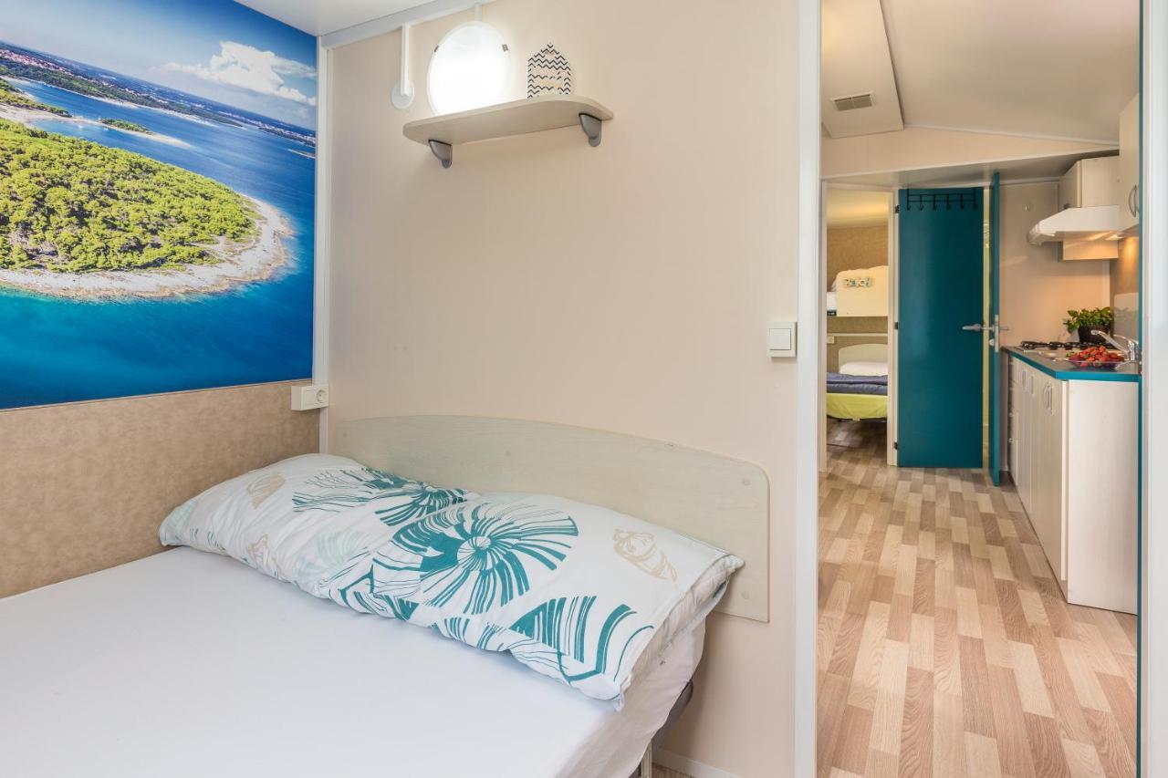 West Coast Mobilhome With Xxl Terrace Tar-Vabriga Luaran gambar
